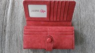 Červená peňaženka