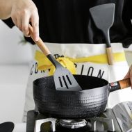 Sada silikonového kuchyňského náčiní je praktickou a funkční volbou pro každého kuchaře. Silikonové